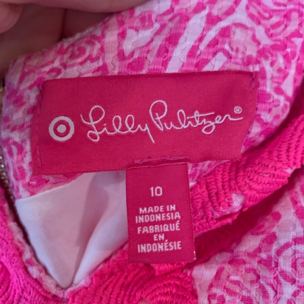 Hot pink and white dress, perfect for the summer!